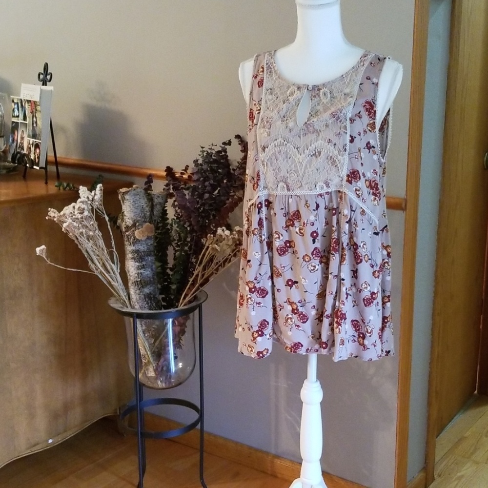 Adorable tan lace tank